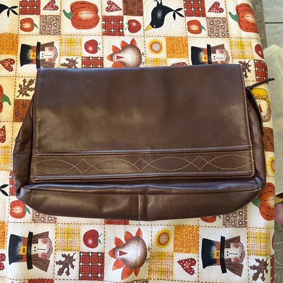 Oversized Clutch - Picture 3 of 9